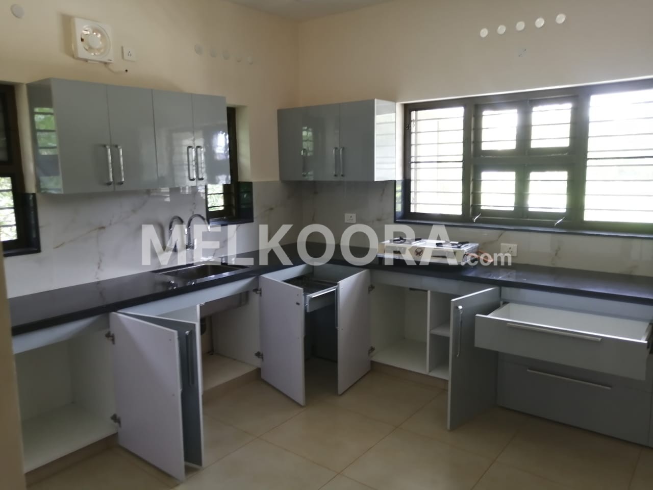 2 BHK SEMI FURNISHED NEWLY BUILDED  APARTMENT AT VYTILLA FOR RENT