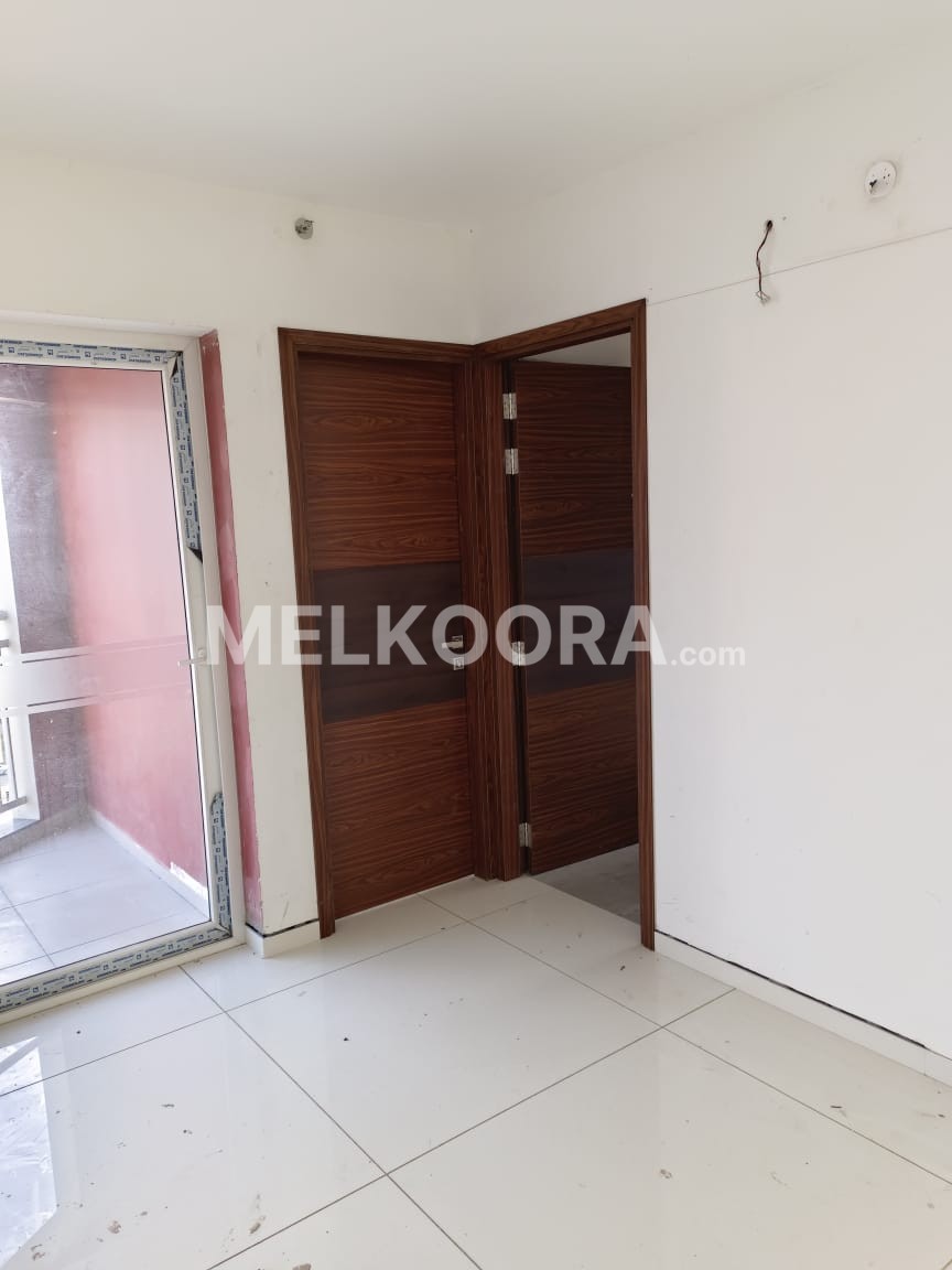 3 BHK UN FURNISHED FLAT FOR SALE IN MARADU