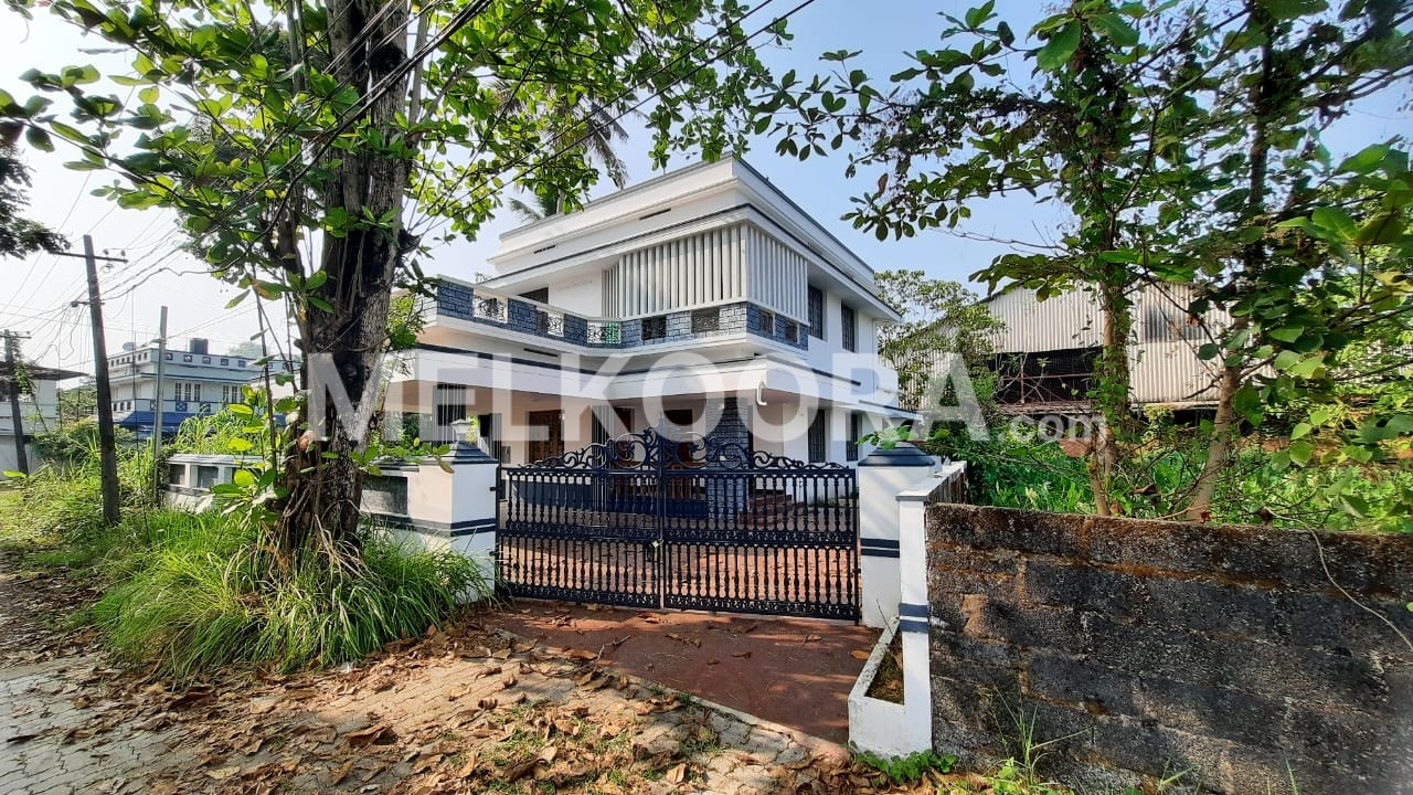 Spacious 4BHK Semi-Furnished Independent House for Rent in kundanoor, vyttila