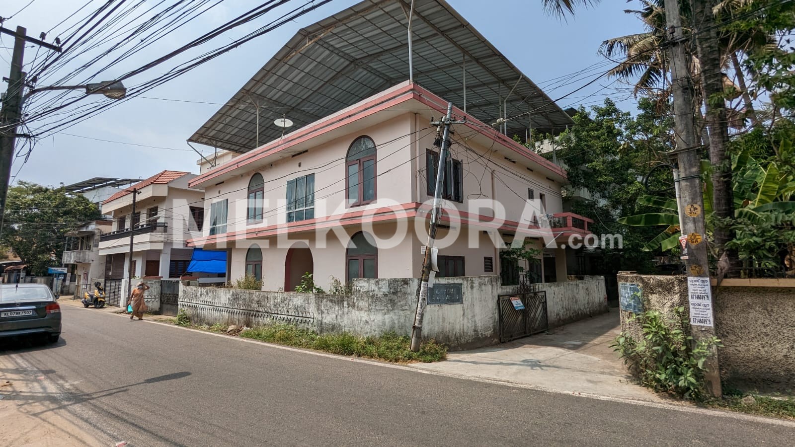 Semi-Furnished 2 BHK House for Rent in Kaloor