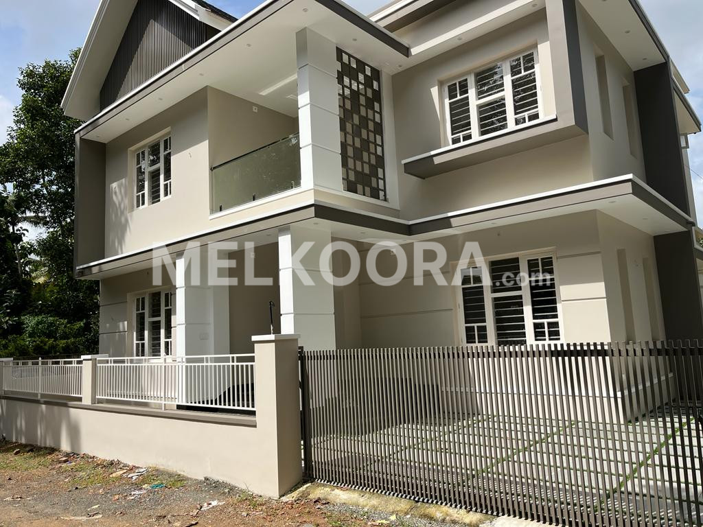 4 BHK 2100 Sqft Villa for Sale in Mulanthuruthy