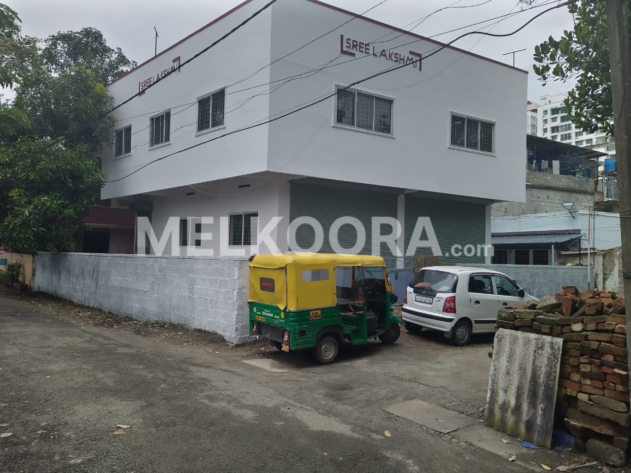 900Sqft Semi Furnished Office Space For Rent at Kadavanthra For Rs 40000