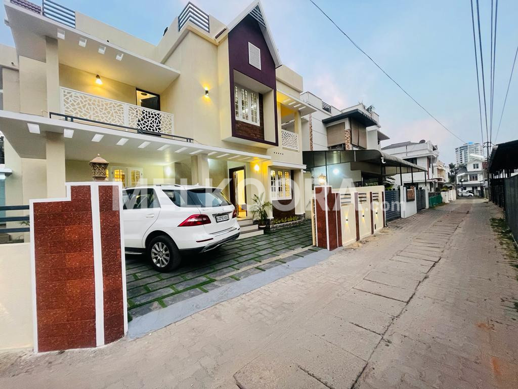4 BHK 2000 Sqft House For Sale in Edappally