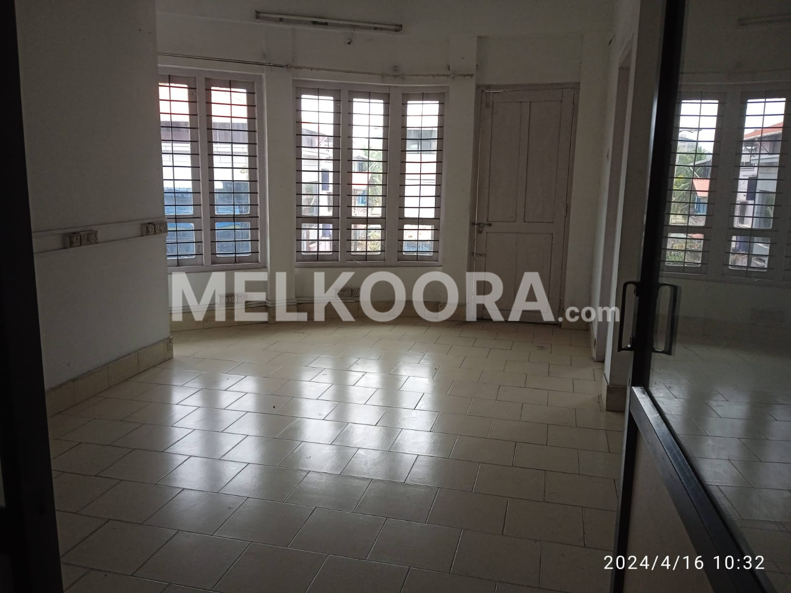 1100Sqft Unfurnished OfficeSpace for Rent at Palarivattom for Rs18000/Month