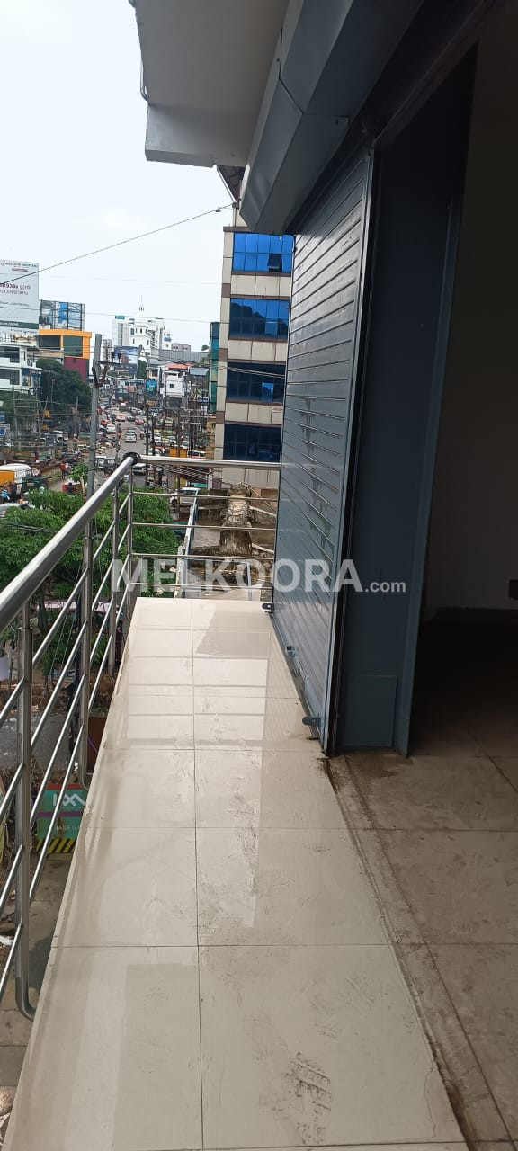 1300Sqft Semi furnished  Office Space for Rent at Vazhakkala for Rs50/Sqft