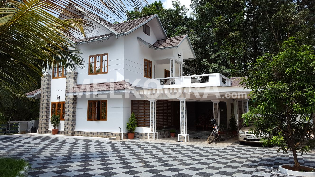 4BHK 3000Sqft Semi Furnished House for Sale at Kothamangalam for Rs1.20Cr