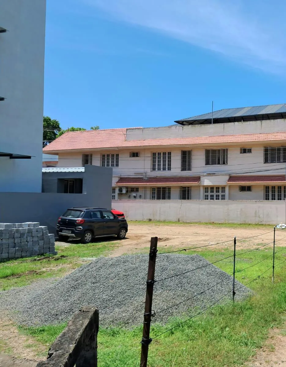 600Sqft Semi Furnished Office Space For Rent at Kadavanthra For Rs 16.5K/Month