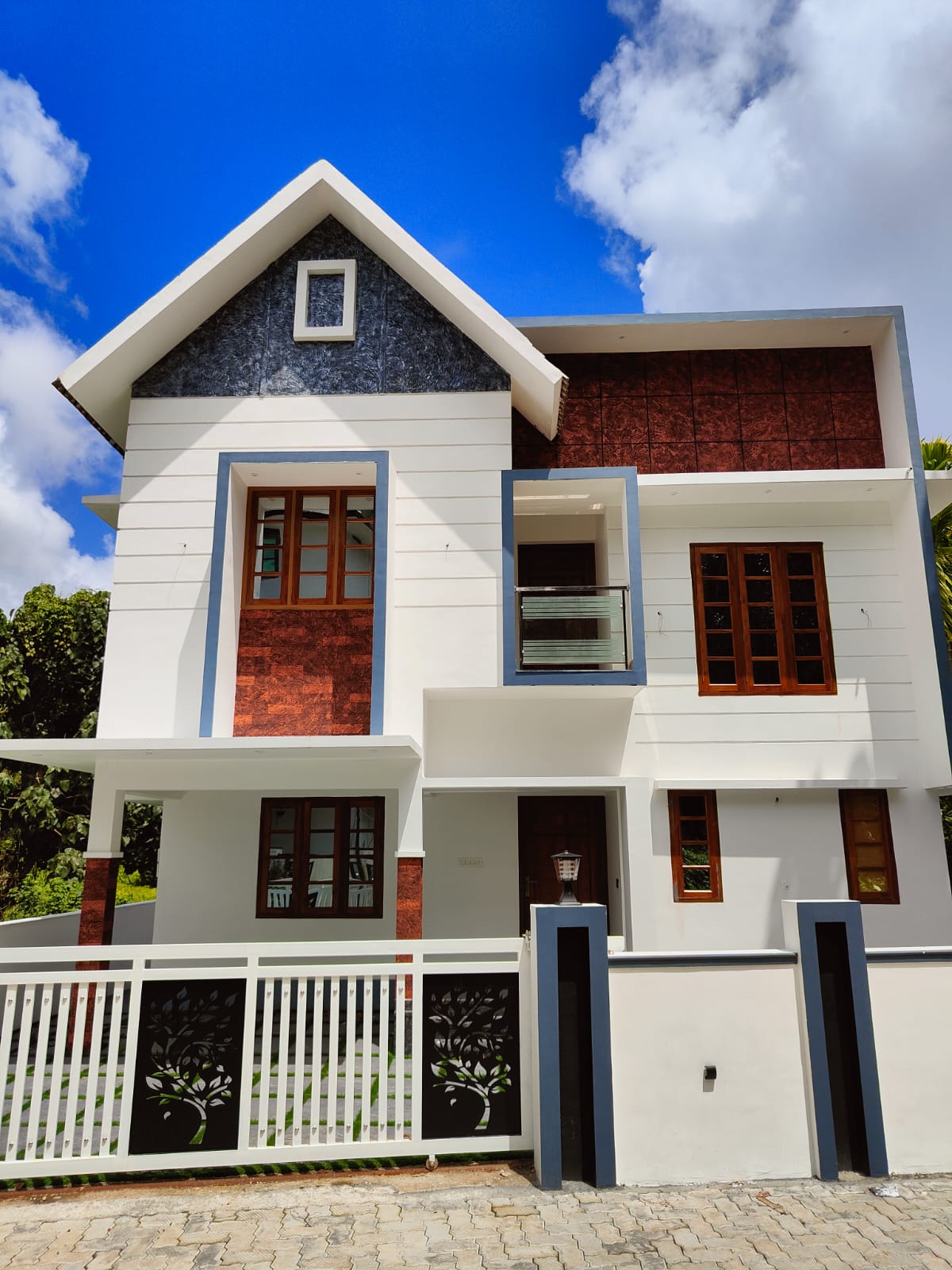 3BHK 1860Sqft Semi Furnnished House for Sale at Kakkanad for Rs85Lakhs