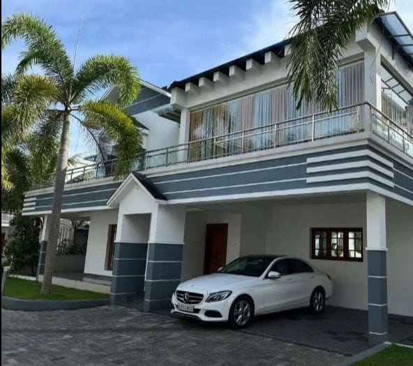 5BHK 3000Sqft Fully Furnished House for Rent at Maradufor Rs.60000/month