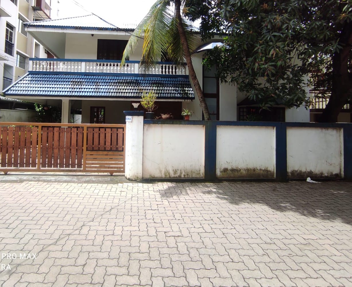 4BHK 3200Sqft Semi Furnished Commercial House for Rent at Edappally for Rs.50000/month