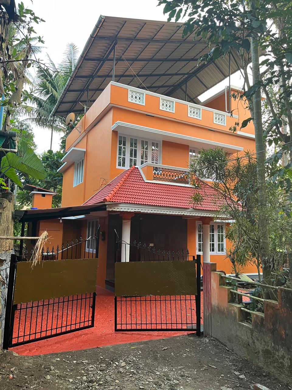 3BHK 1500Sqft Semi Furnished house for Sale at Thrippunithura for Rs 80L