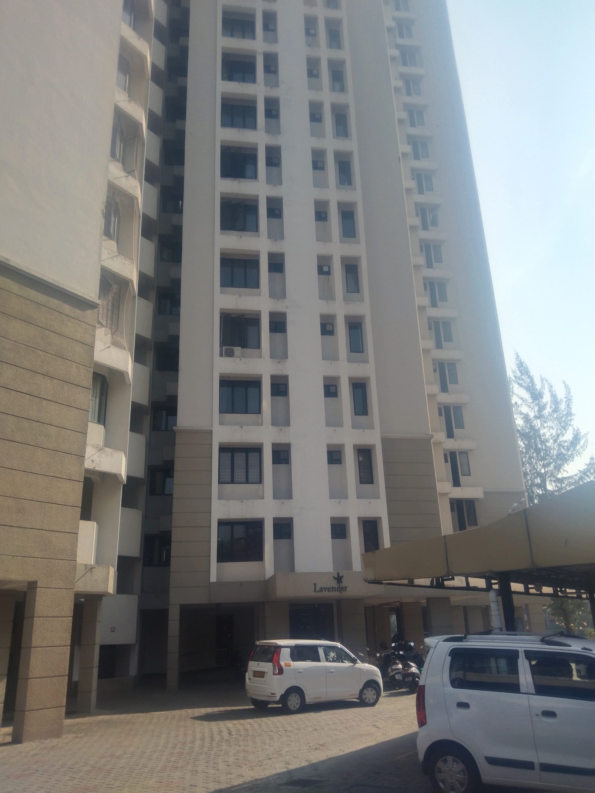 3BHK 1305Sqft semi Furnished Flat for Sale at Thipunithura for Rs 80L