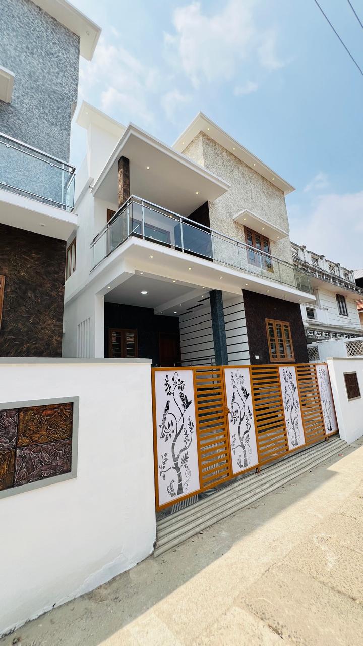 5BHK 2000Sqft Unfurnished house for Sale at Vyttila for Rs 95Lakhs