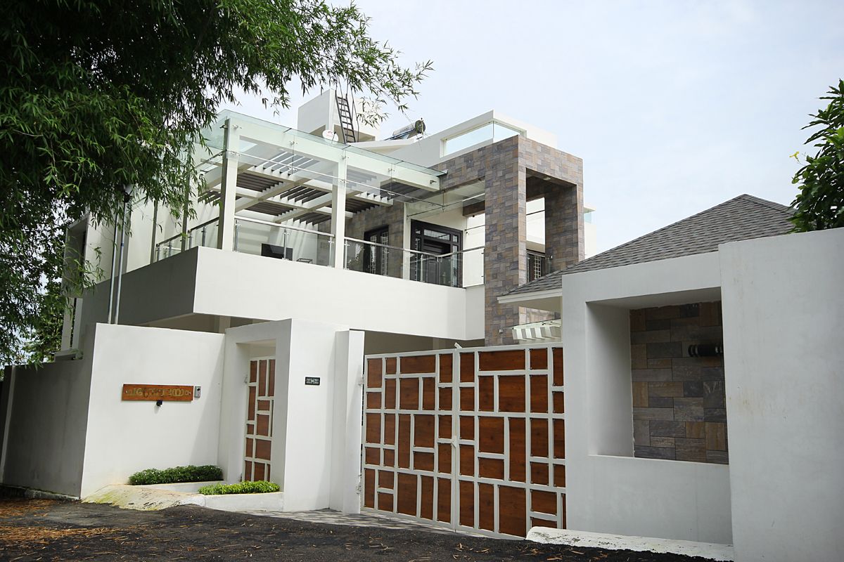 5BHK 5000Sqft Fully Furnished house for Sale at Thrippunithura for Rs 1 lakhs