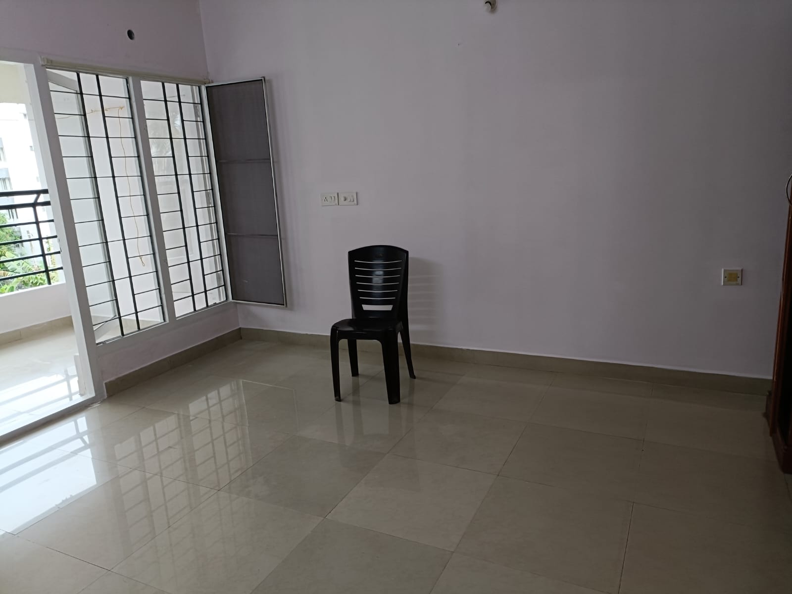 3BHK 1300Sqft Semi Furnished Flat for rent at Kaloor for 30000/Month.